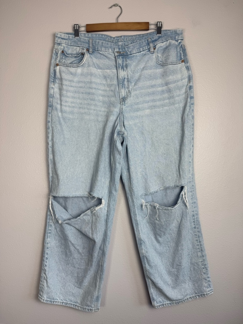 American Eagle Strigid Distressed Light Jeans
